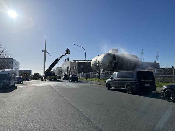 FW Bremerhaven: Feuer nach Schweißarbeiten