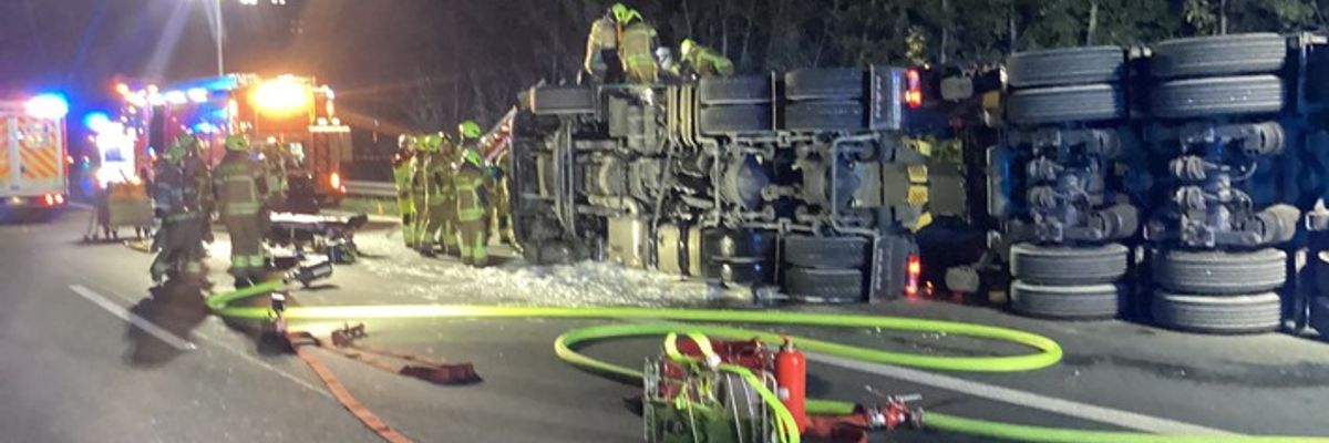 FW Paderborn: Verkehrsunfall mit einem Schwertransport auf der Autobahn