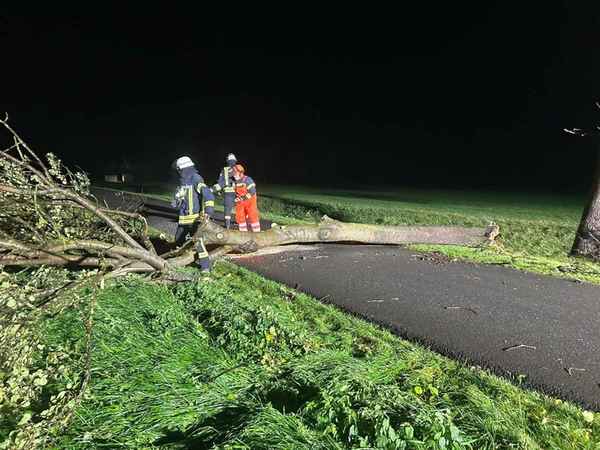 FW Sonsbeck: Einsatzbilanz des stürmischen Herbstwochenendes