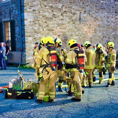 FW Ratingen: Feuerwehr Ratingen trainiert Einsatz an St. Peter und Paul