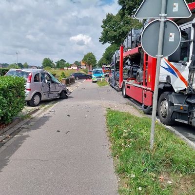 FW Gangelt: Schwerer Verkehrsunfall auf Bundesstraße