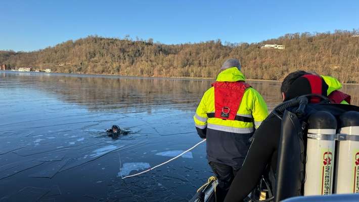 FW-E: Wasserrettungseinsatz am Baldeneysee - Eisschicht erschwert Erkundung