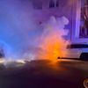 FW Stuttgart: Brennende PKW beschädigen Gebäude in Stuttgart-West