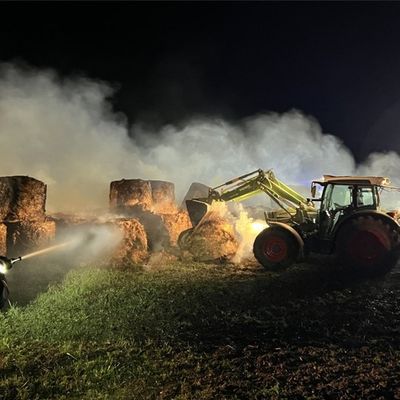 FW Reichenau: Brennende Riedballen gelöscht, Reichenau-Mittelzell - 11.04.2025