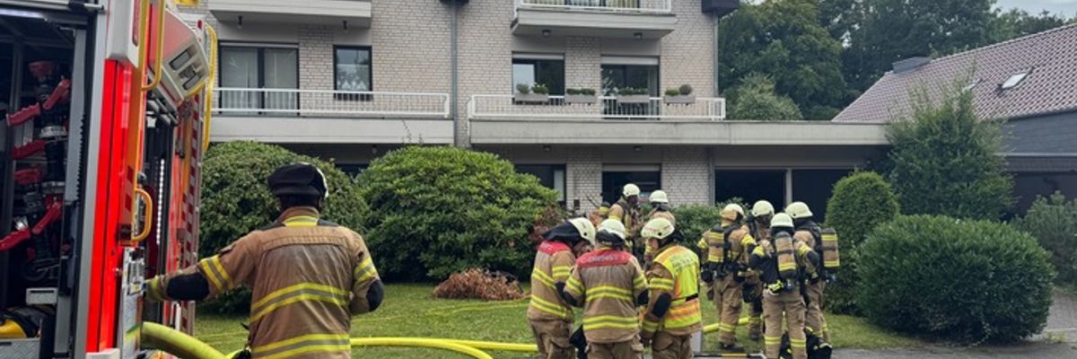 FW-GL: Küchenbrand in Einfamilienhaus - Verzögerte Anfahrt durch Falschparker