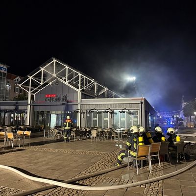 FW-AUR: Gastronomie-Küche wird Raub der Flammen