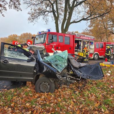 FW-ROW: Schwerer Unfall auf der K210 bei Süderwalsede - Fahrer eingeklemmt