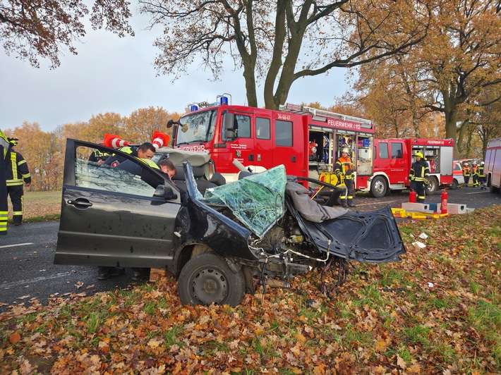 FW-ROW: Schwerer Unfall auf der K210 bei Süderwalsede - Fahrer eingeklemmt