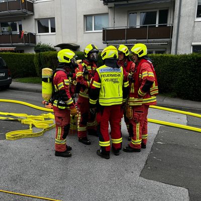 FW-Velbert: Brand in Mehrfamilienhaus in Velbert-Neviges