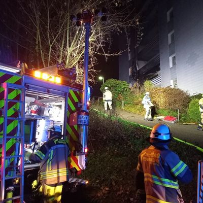 FW-EN: Intensiver Start ins neue Jahr - Balkonbrand mit Großeinsatz in der Berliner Straße
