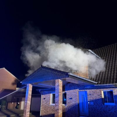 FW-WRN: Feuerwehr beendet aufwändigen Brandeinsatz an der Lessingstraße nach knapp 24 Stunden