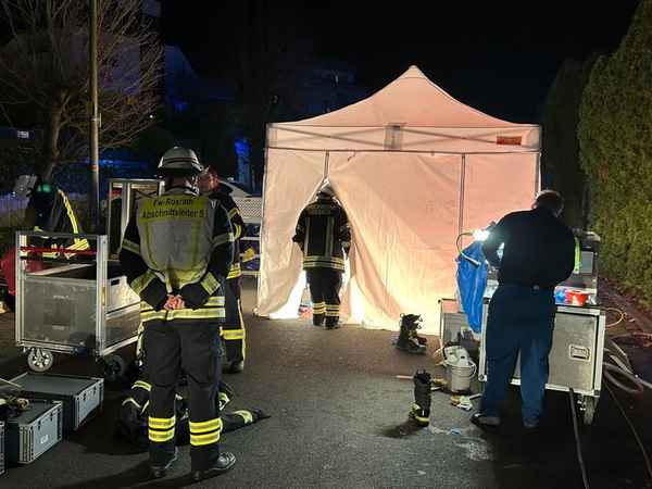 FW Rösrath: Schwelbrand im Dachgeschoss eines Wohngebäudes