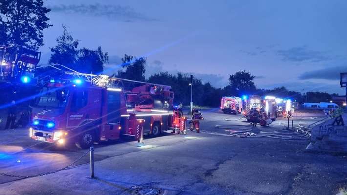 FW Düren: Brand in leerstehendem Gebäude
