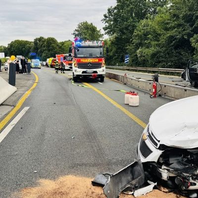 FW-MH: Verkehrsunfall auf der BAB 40 - mehrere verletzte Personen