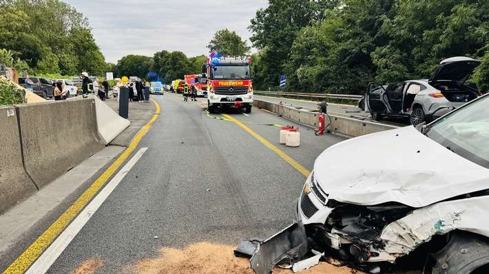 FW-MH: Verkehrsunfall auf der BAB 40 - mehrere verletzte Personen