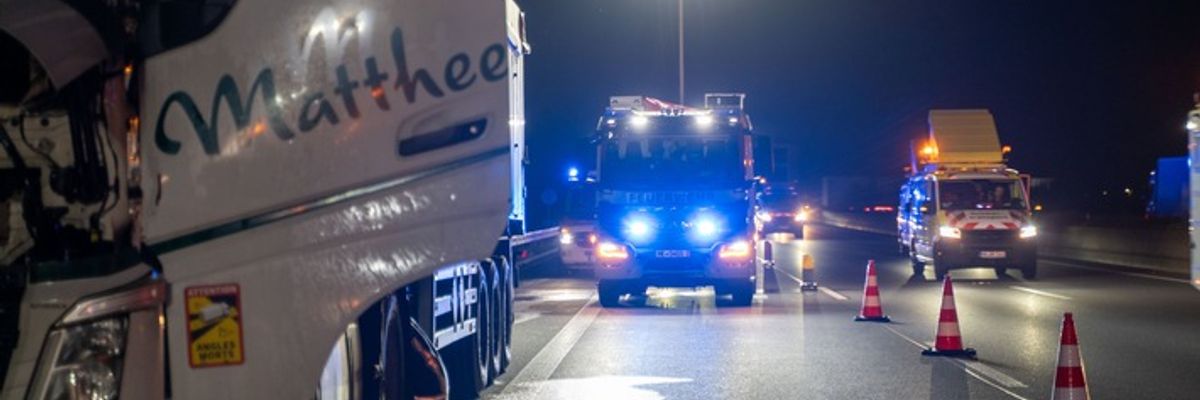 FW-NE: Zur richtigen Zeit am richtigen Ort: Feuerwehr Neuss löscht Lkw-Brand auf der A2 bei Hamm (Westfalen) | Spontane überörtliche Hilfe