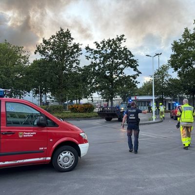 FW-MK: Großbrand bei Müllverwerter