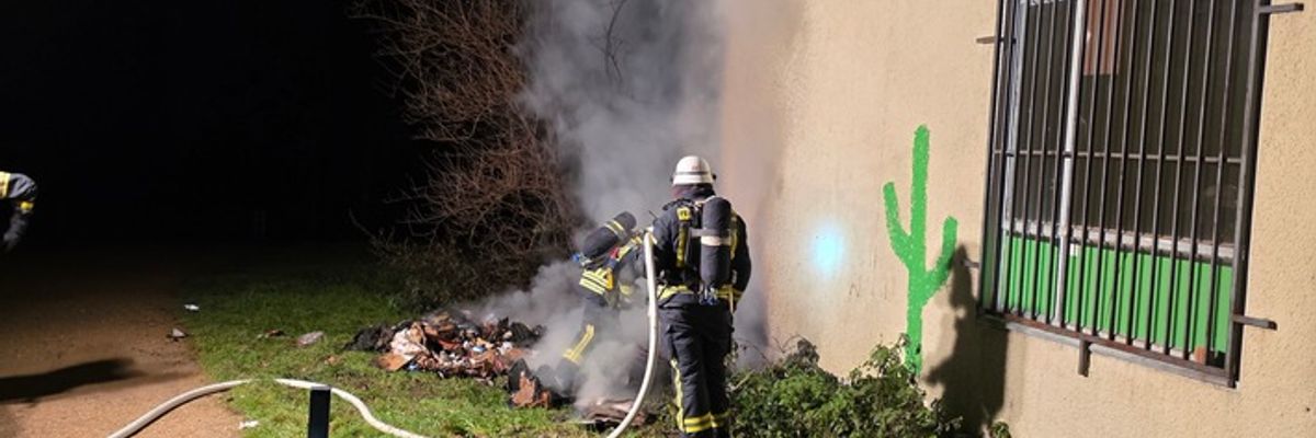 FW-BN: Bilanz der Silvesternacht: Zahlreiche Brandeinsätze im Bonner Stadtgebiet mit Schwerpunkten im Bonner Norden