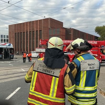 FW-BO: Straßenbahnentgleisung mit Verletzten in Bochum-Mitte