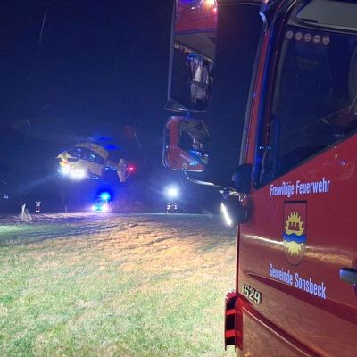 FW Sonsbeck: Verpuffung auf Campingplatz in Labbeck - Ausleuchten einer Landefläche für zwei Rettungshubschrauber