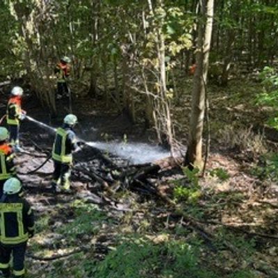 FW-ROW: Wald gerät in Brand in Kirchtimke