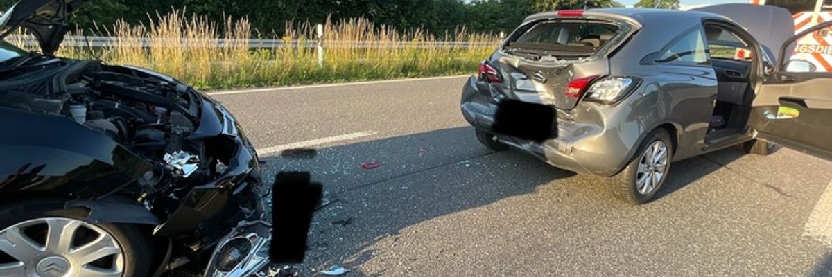 FW Alpen: Verkehrsunfall auf der Autobahnabfahrt