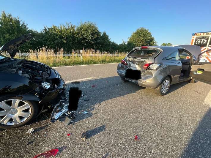 FW Alpen: Verkehrsunfall auf der Autobahnabfahrt