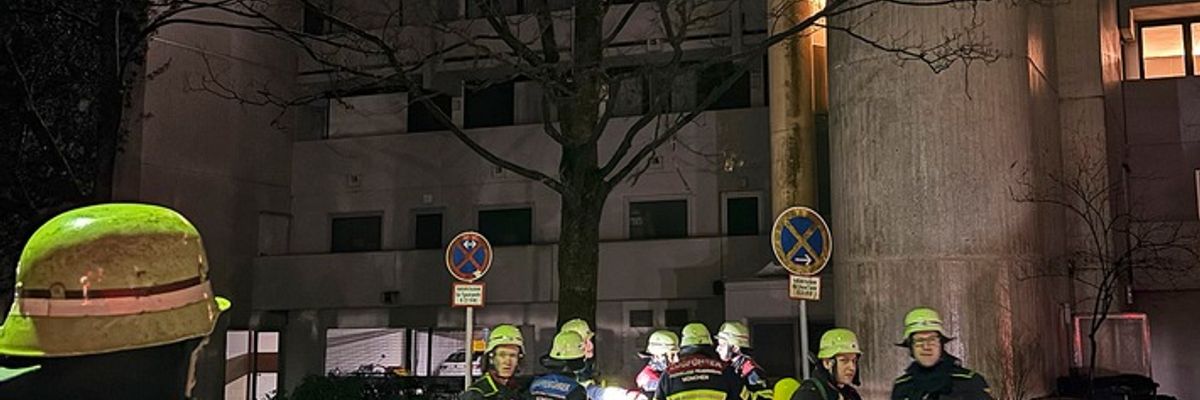 FW-M: Ein Toter nach Brand in Hochhaus (Olympisches Dorf)