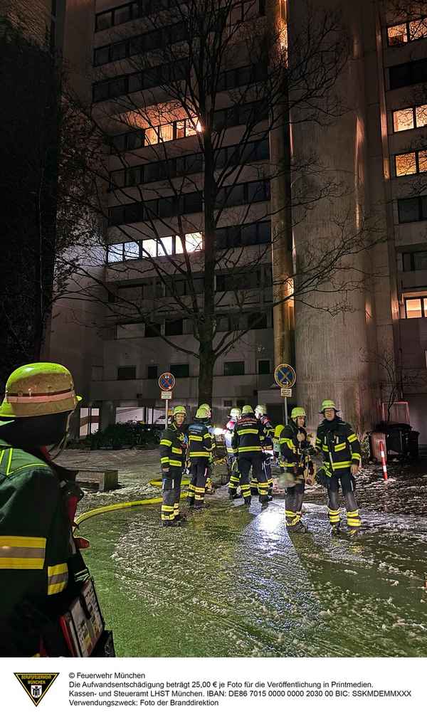 FW-M: Ein Toter nach Brand in Hochhaus (Olympisches Dorf)