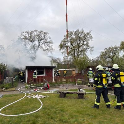 FW-AUR: Parzelle in Flammen