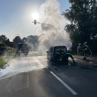 FW-AUR: Erdgasfahrzeug brennt aus