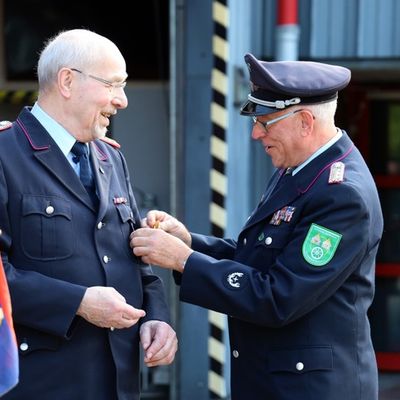 FW Hambühren: 160 Jahre Feuerwehrdienst gewürdigt / Kameradschaftsabend mit Beförderungen und besonderen Ehrungen