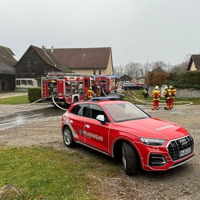 KFV Bodenseekreis: Großer Feuerwehreinsatz wegen Schwelbrand in Wiggenweiler