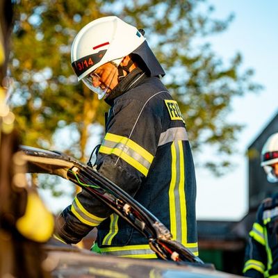 FW-KLE: Realistische Einsatzübung der Freiwilligen Feuerwehr Bedburg-Hau am Landgasthof "Westrich" vermittelt Wissen und Sicherheit