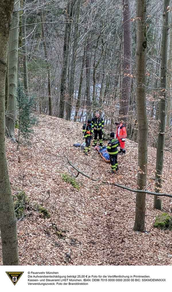 FW-M: Aufwendige Rettung nach Sturz im Wald (Harlaching)