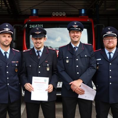 FW Hambühren: 160 Jahre Feuerwehrdienst gewürdigt / Kameradschaftsabend mit Beförderungen und besonderen Ehrungen