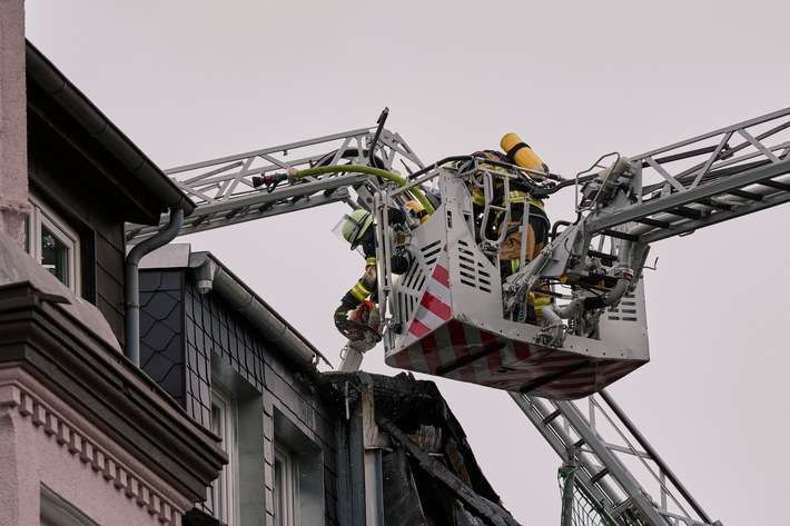 FW-E: Dachstuhlbrand in Essen-Kray - Gebäude unbewohnbar