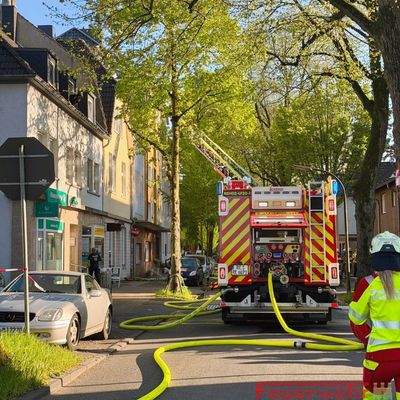 FW-RE: Wohnungsbrand in voller Ausdehnung - zwei Katzen aus der Wohnung gerettet - keine Personen verletzt