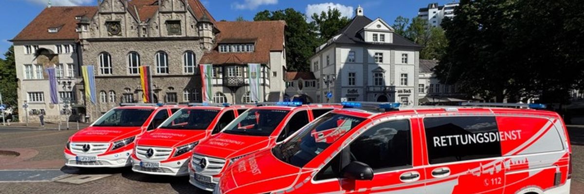 FW-GL: Feuerwehr Bergisch Gladbach stellt vier neue Notarzteinsatzfahrzeuge in Dienst - Moderne Technik für eine leistungsfähige Notfallversorgung