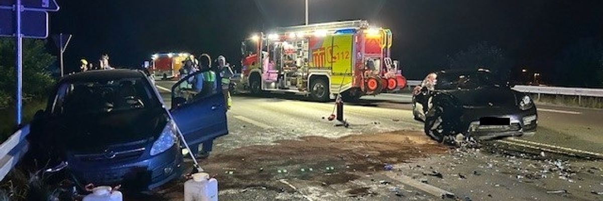 FW Paderborn: Frontalzusammenstoß zweier PKW