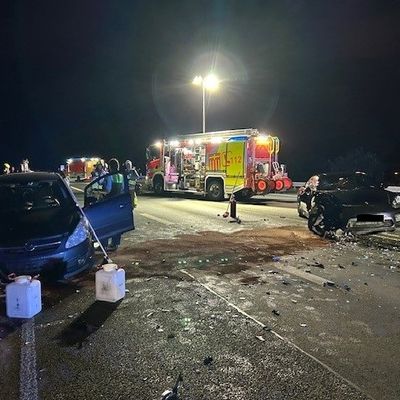 FW Paderborn: Frontalzusammenstoß zweier PKW