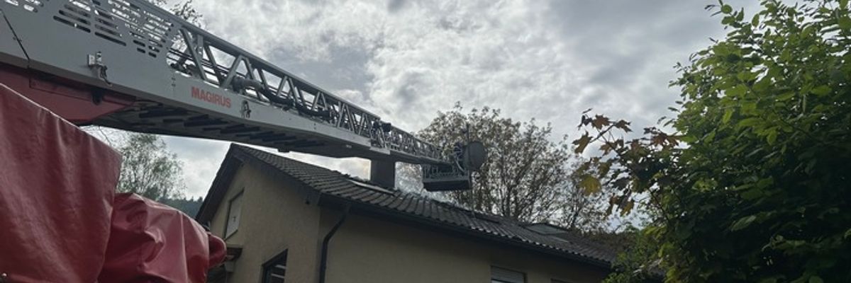 KFV-CW: Massiver Innenangriff verhindert Dachstuhlvollbrand