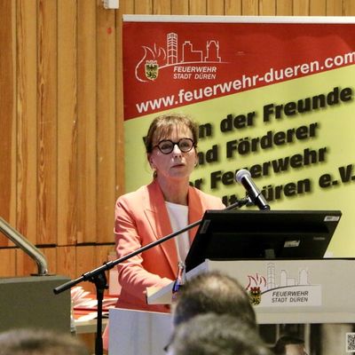 FW Düren: Feuerwehr Düren zieht Jahresbilanz - steigende Einsatzzahlen und Blick auf künftige Herausforderungen