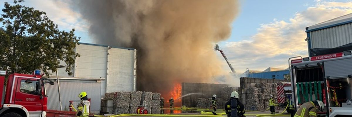 FW-MK: Großbrand bei Müllverwerter