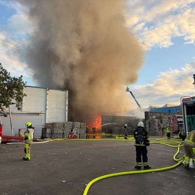 FW-MK: Großbrand bei Müllverwerter