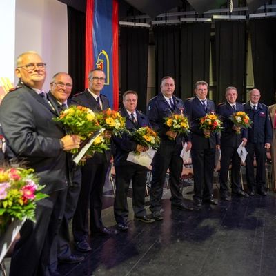 Feuerwehr Kalkar: Ein Leben für die Feuerwehr - Ehrungen und Führungswechsel beim Stadtfeuerwehrfest in Kalkar