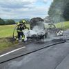 FW VG Westerburg: VW Polo wird ein Raub der Flammen - Fahrerin kommt mit dem Schrecken davon