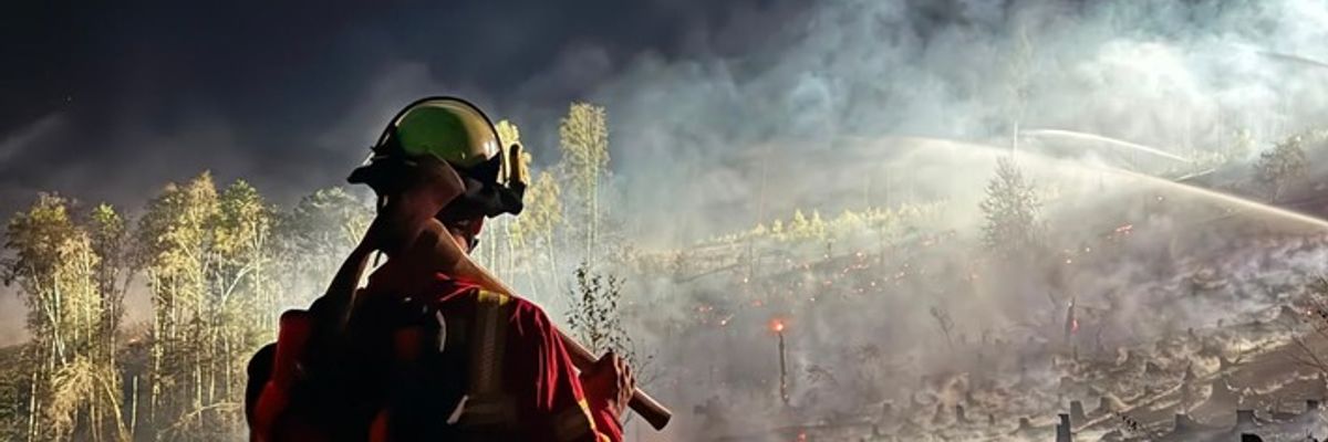 FW-AR: Einsatzkleidung angepasst: Feuerwehr Arnsberg beschafft leichte Ausrüstung für Wald- und Vegetationsbrände