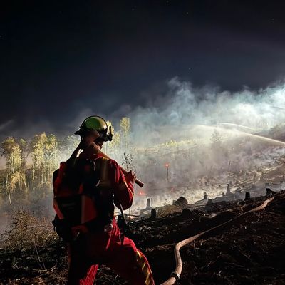FW-AR: Einsatzkleidung angepasst: Feuerwehr Arnsberg beschafft leichte Ausrüstung für Wald- und Vegetationsbrände