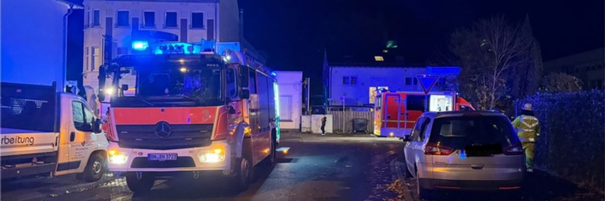 FW-BN: Schnelles Eingreifen der Feuerwehr verhindert Brandausbreitung in einem Wohnheim in Bad Godesberg